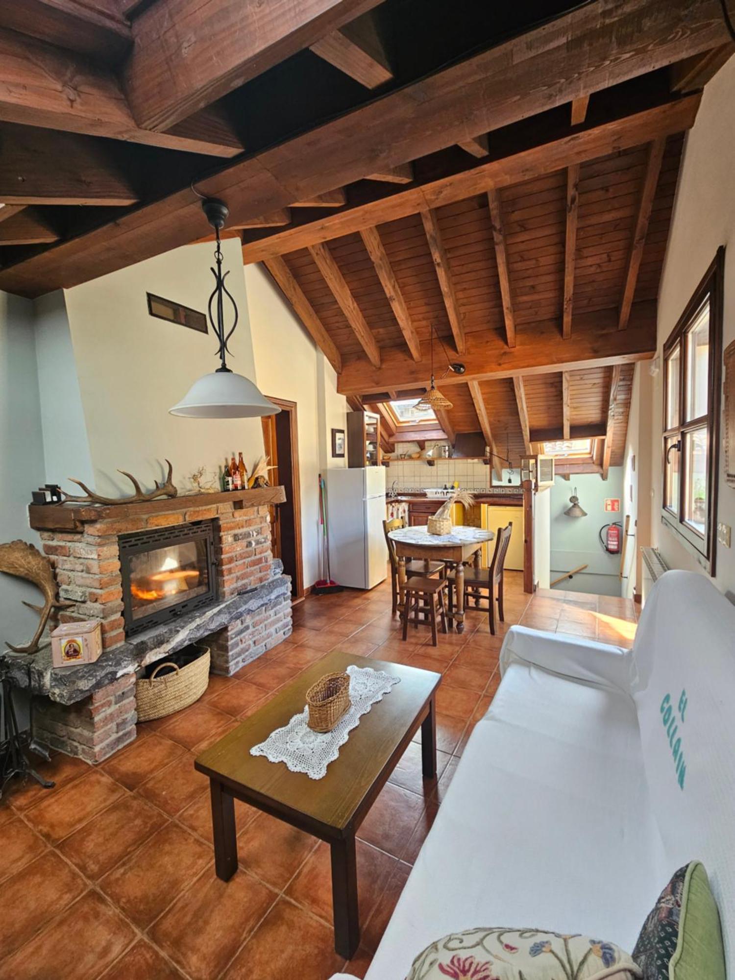 Apartamentos Rurales El Collain De Campiellos Rum bild